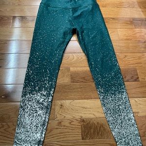 Good Used Beyond Yoga Alloy Green and Gold ombré leggings